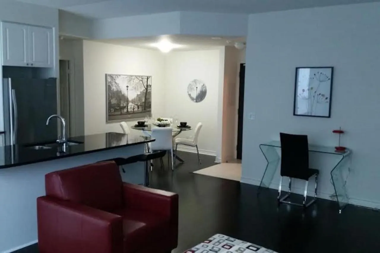 Lägenhet Pelican At Infinity Condos Toronto